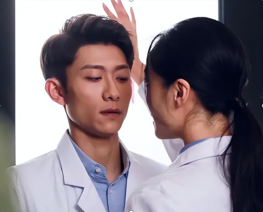 齐溪张一山是不是情侣(齐溪张一山吻戏高清)插图4 齐溪张一山是不是情侣(齐溪张一山吻戏高清)插图4