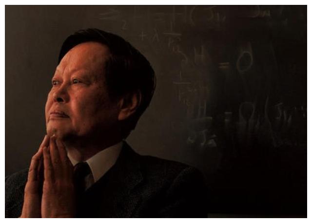 杨振宁翁帆医院产下一子是真的吗(杨振宁和翁帆的现状)