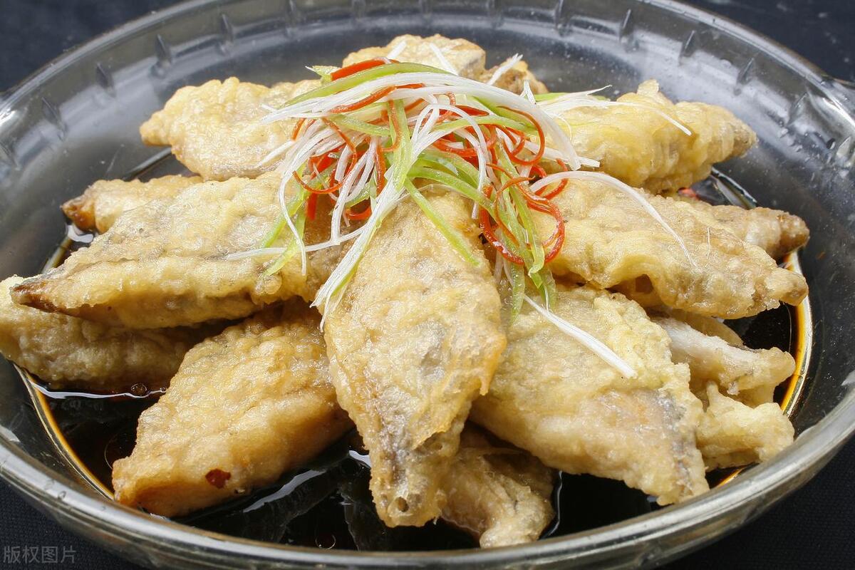 带鱼怎么做才好吃(冷冻带鱼段怎么做好吃)