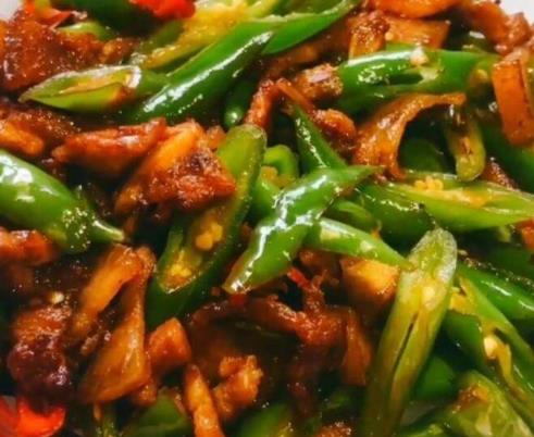 农家小炒肉最好吃的家常做法(农家小炒肉的家常做法)插图2