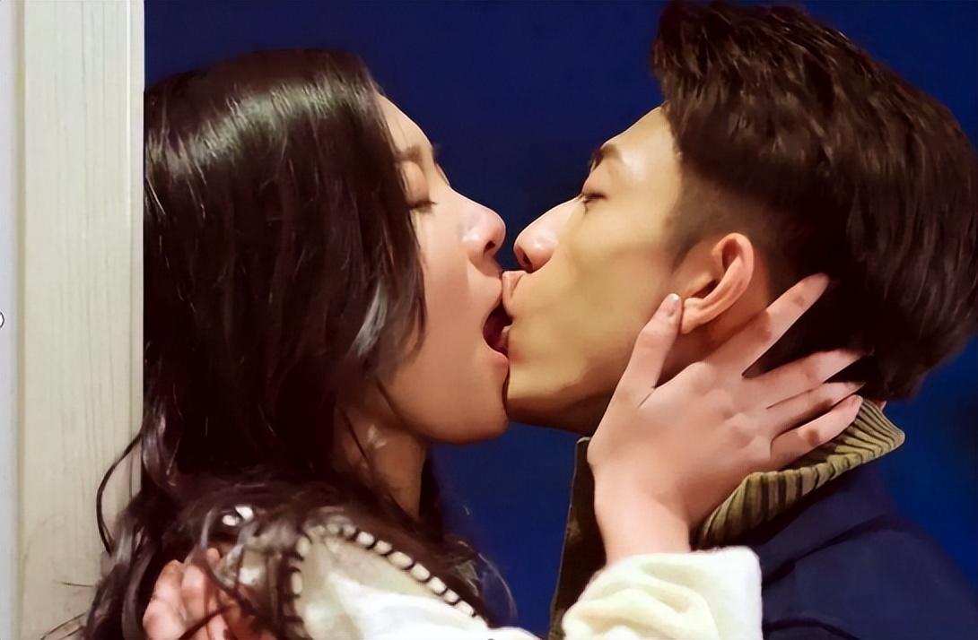 齐溪张一山是不是情侣(齐溪张一山吻戏高清)插图1 齐溪张一山是不是情侣(齐溪张一山吻戏高清)插图1