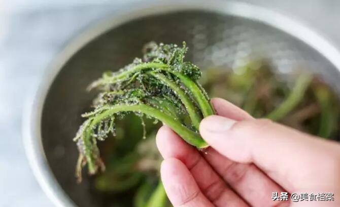 香椿芽怎么腌制好吃(香椿芽怎么腌制好吃又不坏)插图4