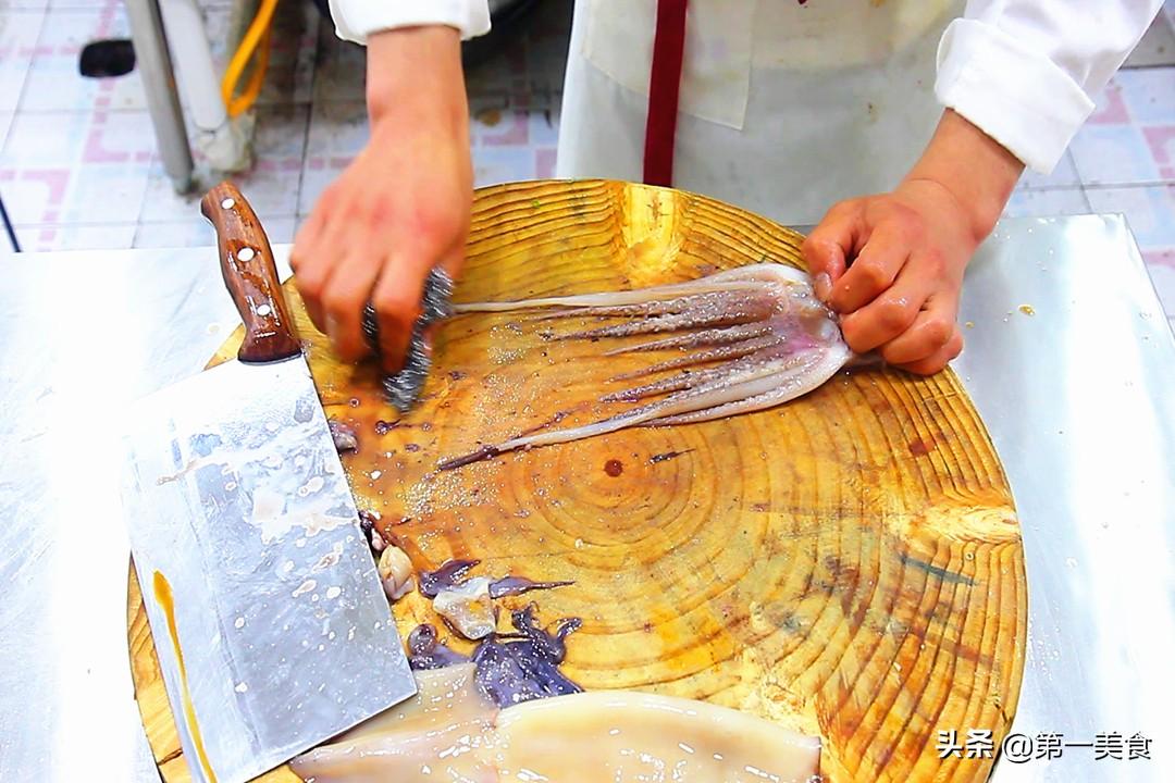 鱿鱼怎么处理干净(小鱿鱼怎么处理干净)插图3