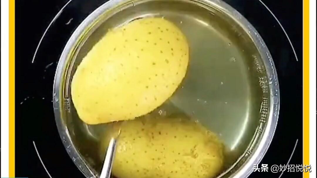 土豆去皮的最快方法(土豆水煮去皮的最快方法是什么)插图4