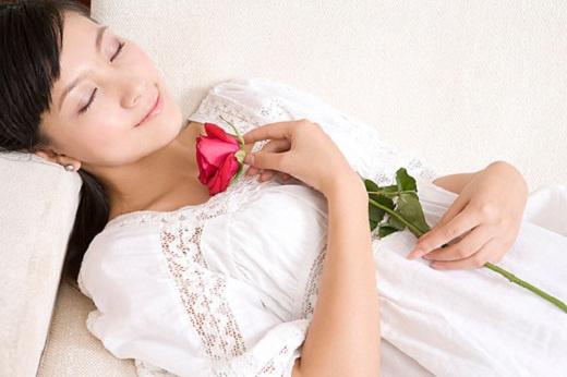 怎么判断是产后风(产妇生产后第一顿吃什么)