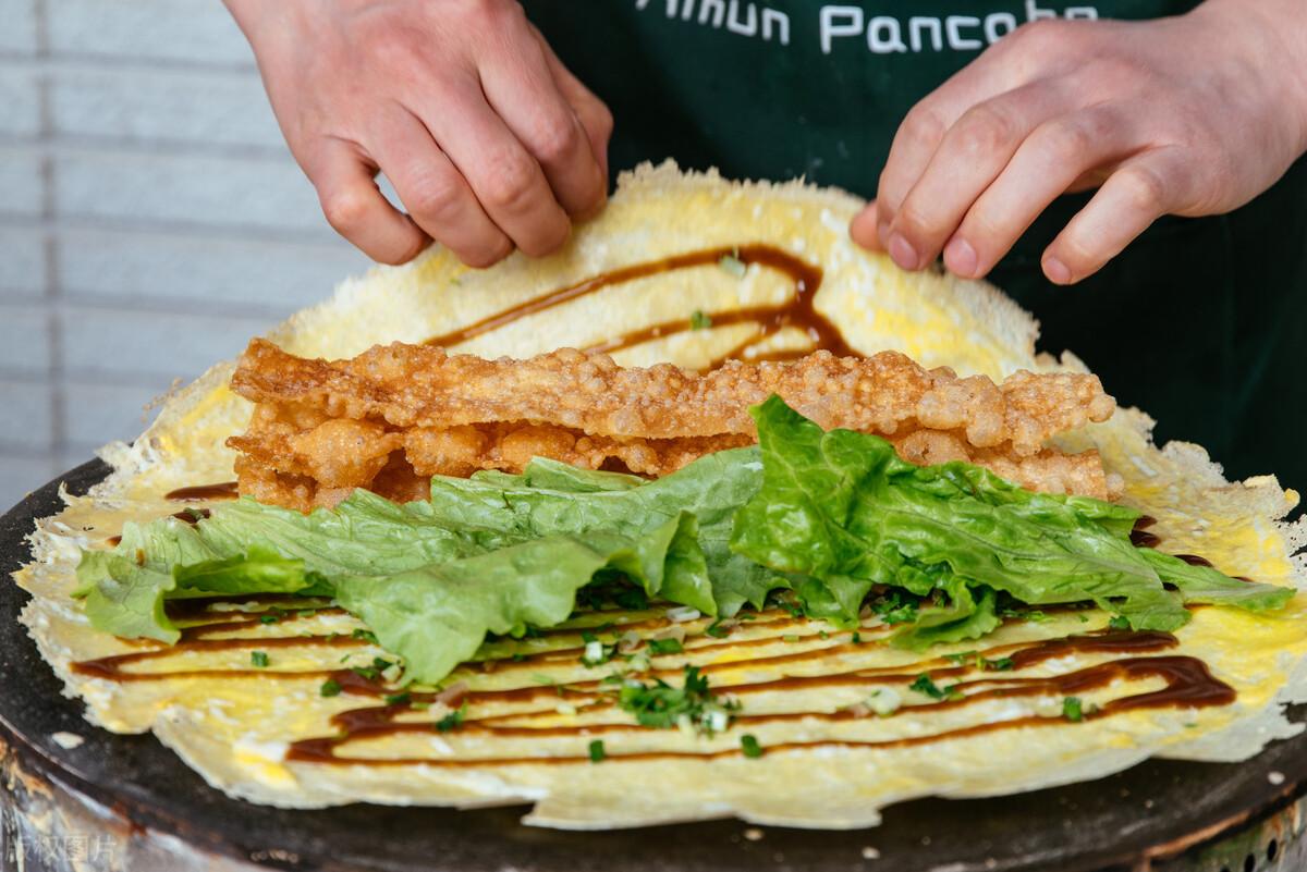 煎饼果子怎么做好吃(煎饼果子)插图