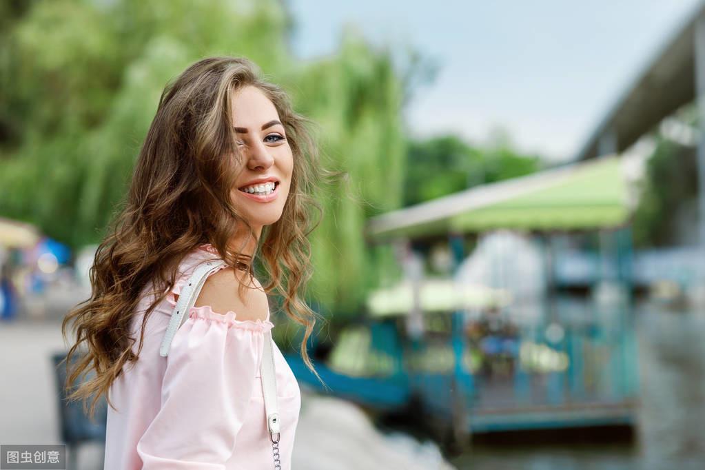 为什么中年女人对婚外的男人更热情(中年女人对一个男人动真情的表现)插图1 为什么中年女人对婚外的男人更热情(中年女人对一个男人动真情的表现)插图1