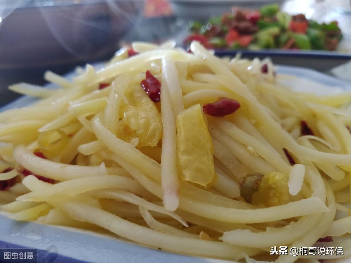 炒土豆丝怎么做好吃(炒土豆丝家常做法)插图1