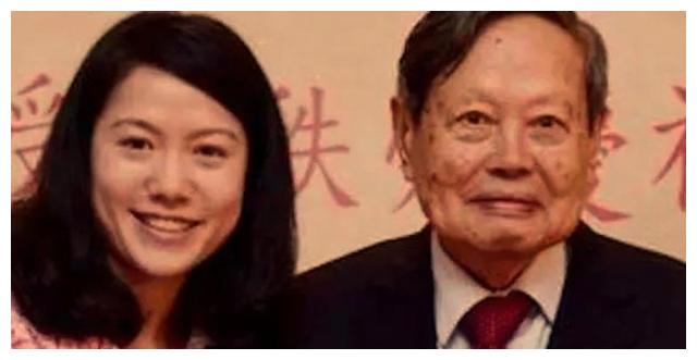 杨振宁翁帆医院产下一子是真的吗(杨振宁和翁帆的现状)插图1