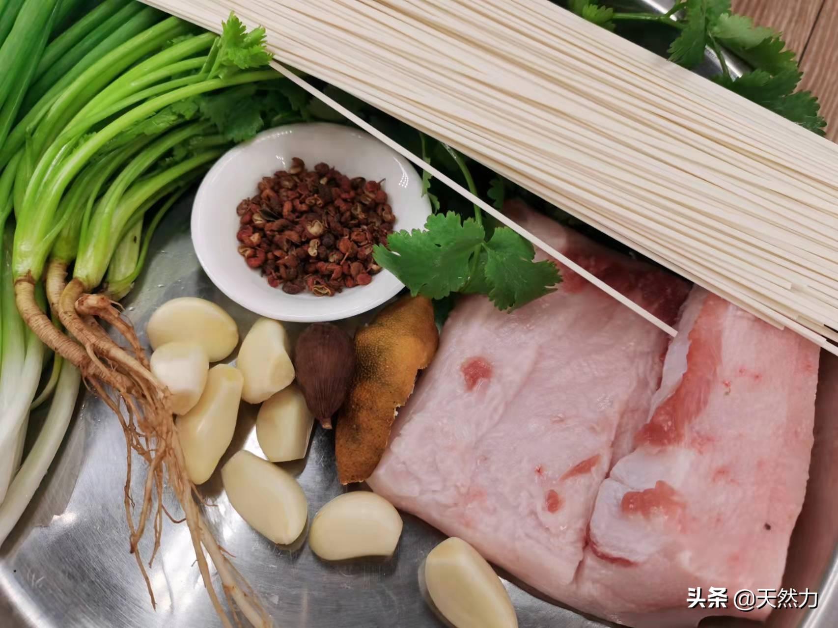 葱油拌面怎么做简单又好吃(葱油拌面怎么做既简单又好吃)插图1