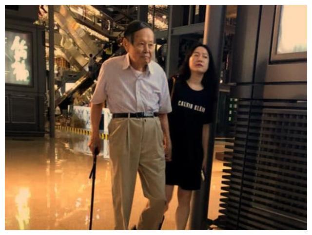 杨振宁翁帆医院产下一子是真的吗(杨振宁和翁帆的现状)插图5