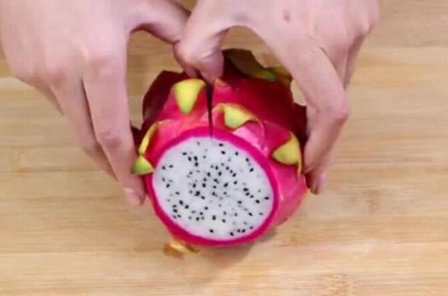 火龙果怎么去皮最简单(火龙果怎么削皮简单)插图2 火龙果怎么去皮最简单(火龙果怎么削皮简单)插图2