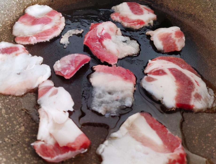 土豆炒五花肉怎么做好吃(五花肉土豆怎么做好吃)插图4