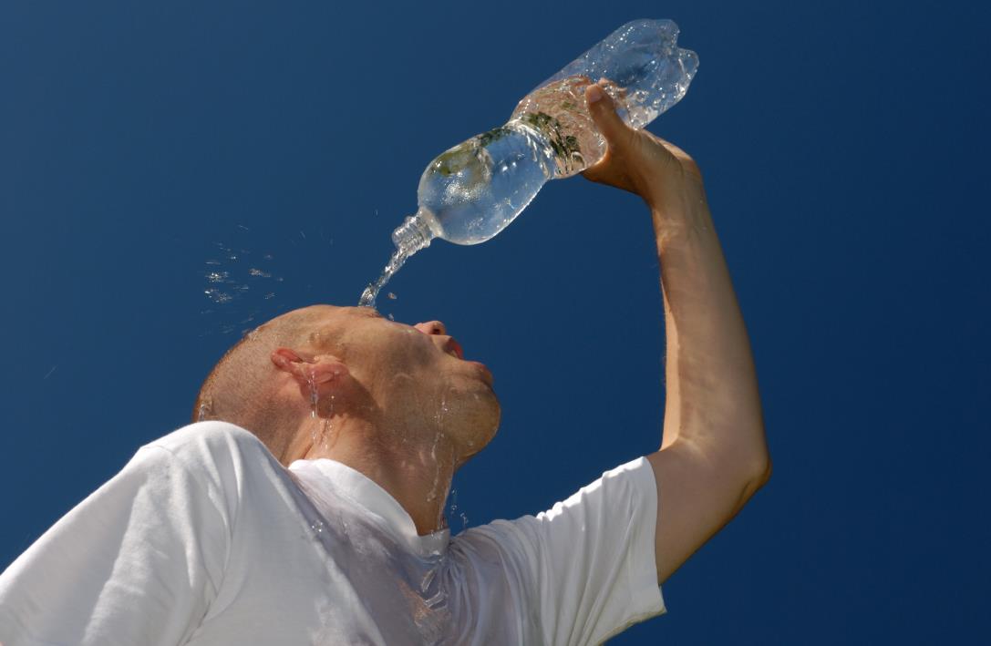 睡觉时突然腿抽筋是什么原因(女人晚上睡觉腿抽筋是什么原因)