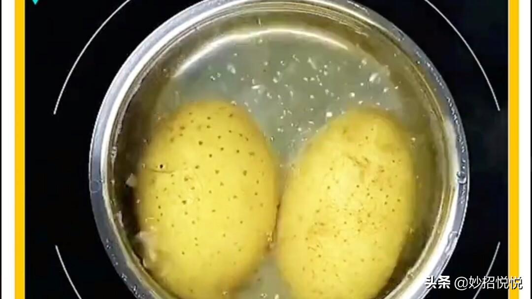 土豆去皮的最快方法(土豆水煮去皮的最快方法是什么)插图3