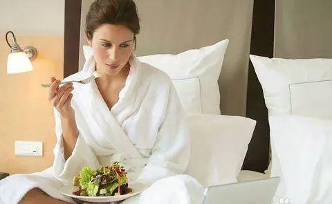 怎么判断是产后风(产妇生产后第一顿吃什么)插图2 怎么判断是产后风(产妇生产后第一顿吃什么)插图2