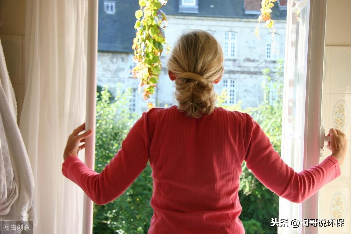 新买的家具有味道怎么去除(新买的被芯有味道怎么去除)