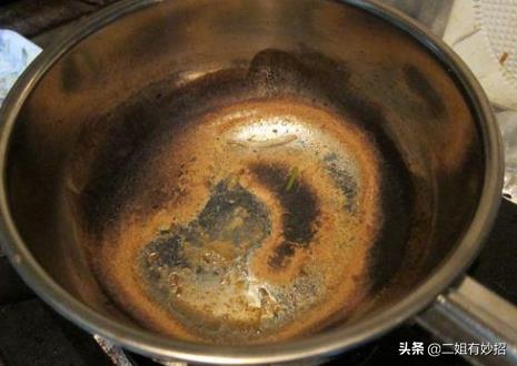 铁锅烧焦了怎么办(铁锅烧焦了该怎么挽救)