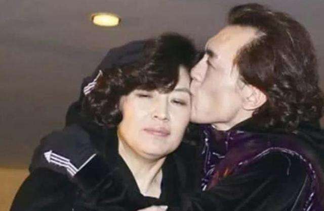 李咏资料简介(央视李咏个人资料及简介)