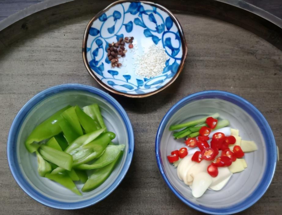土豆炒五花肉怎么做好吃(五花肉土豆怎么做好吃)插图2