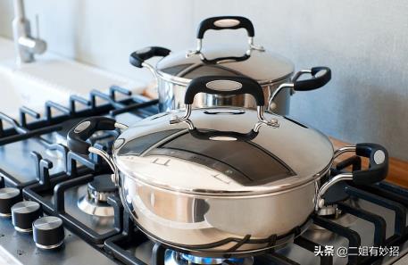 铁锅烧焦了怎么办(铁锅烧焦了该怎么挽救)插图