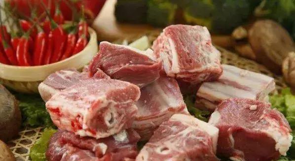 羊肉的膻味来自哪里（羊肉的膻味主要来自什么）