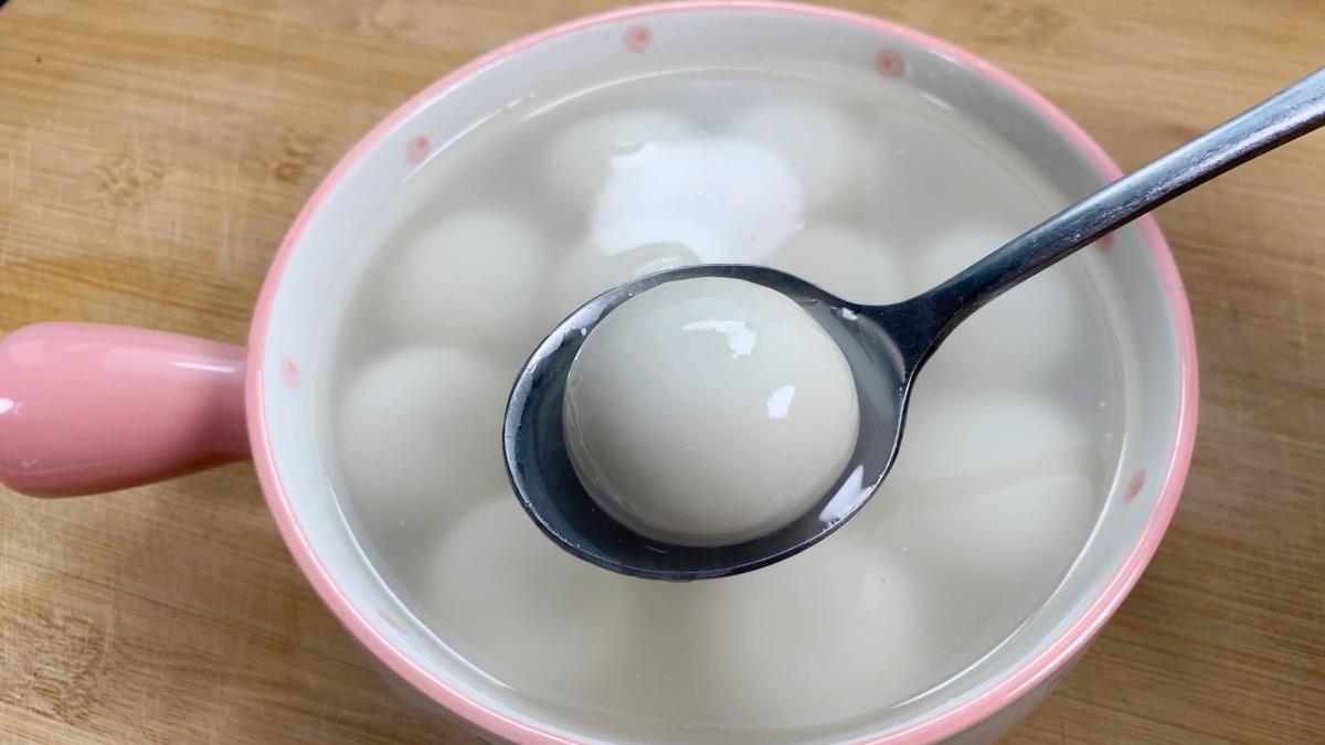 煮汤圆用冷水还是热水(煮汤圆冷水下锅还是热水)插图