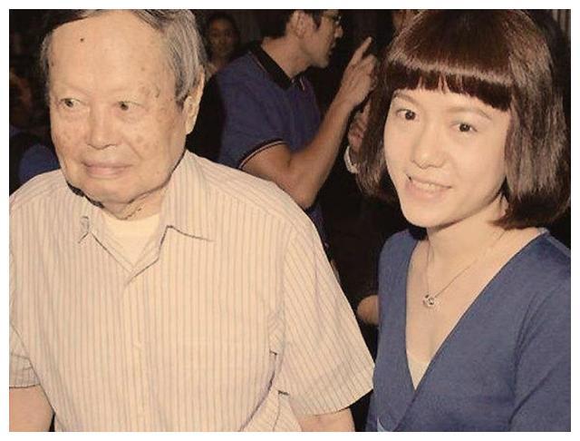 杨振宁翁帆医院产下一子是真的吗(杨振宁和翁帆的现状)插图