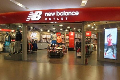 十大商务名鞋品牌排行榜(全球顶级商务男装品牌)插图4