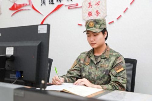 写一句表达对妈妈爱的话(写一段话表达你对妈妈的感激之情)
