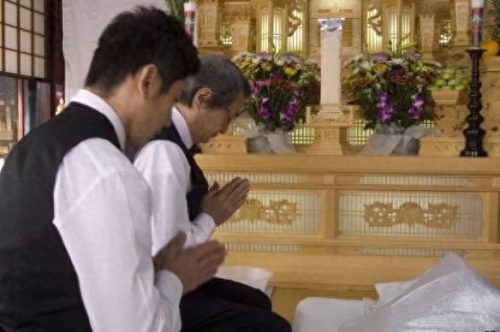 生命中最后一个月的花嫁(生命最后一个月的新娘)插图4