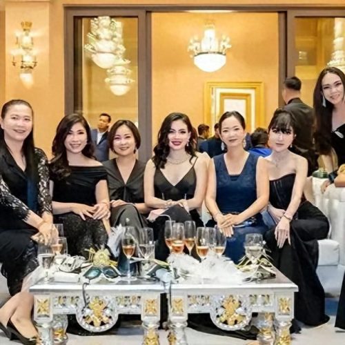 柬埔寨十大富豪千金排行榜(柬埔寨十大富豪排行榜2018)插图