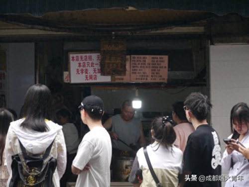成都夜晚餐饮消费排名前十(成都十大夜晚网红打卡地)插图3 成都夜晚餐饮消费排名前十(成都十大夜晚网红打卡地)插图3