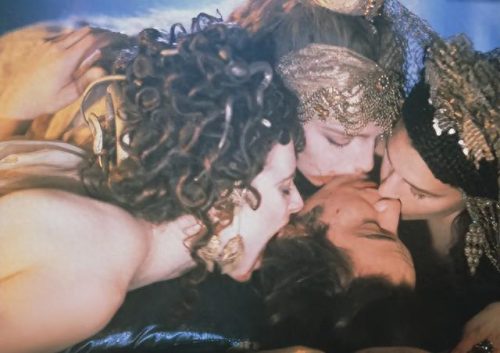 吸血鬼电影排行榜(十部顶级吸血鬼电影)插图5 吸血鬼电影排行榜(十部顶级吸血鬼电影)插图5