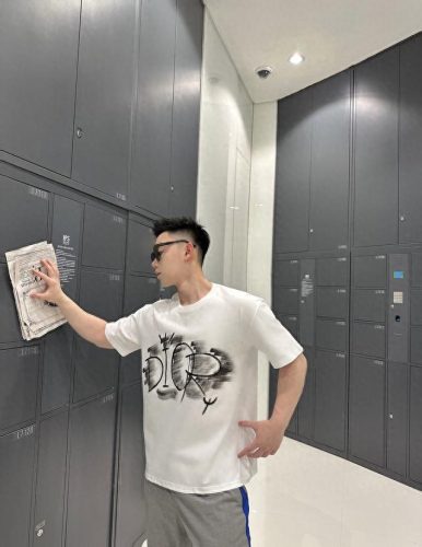 十大热门手绘T恤排行榜(手绘t恤100种图片)插图10