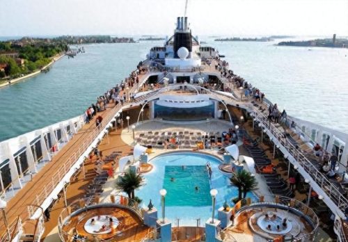 世界最豪华的游轮(爱达魔都号)插图3 世界最豪华的游轮(爱达魔都号)插图3