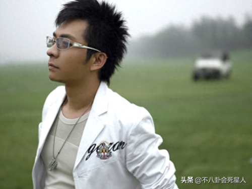 年度十大恶心歌曲排行榜(震撼人心的歌曲排名前十)插图8