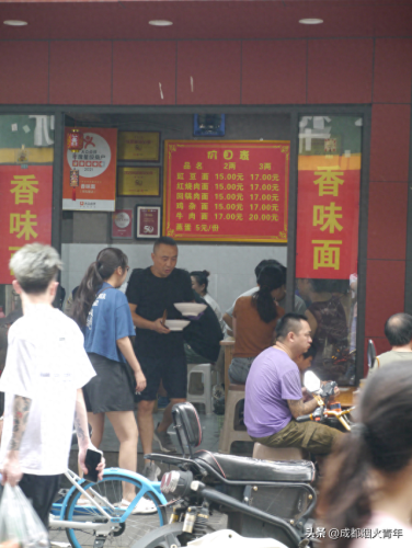 成都夜晚餐饮消费排名前十(成都十大夜晚网红打卡地)插图1 成都夜晚餐饮消费排名前十(成都十大夜晚网红打卡地)插图1