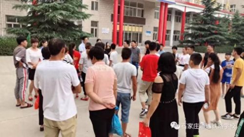 地铁乘务员待遇排名前十(杭州地铁小姐姐乘务员)插图34