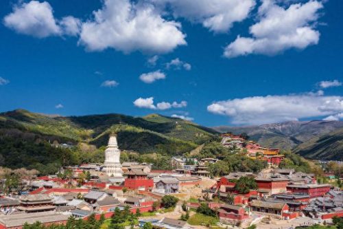 十大名山国内排行榜(长白山是中国十大名山)