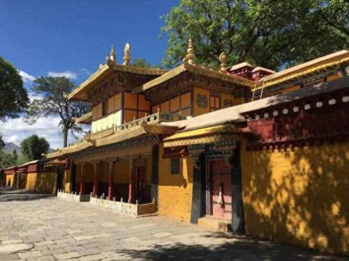 拉萨最著名十大景点排行榜(拉萨十大必买特产)