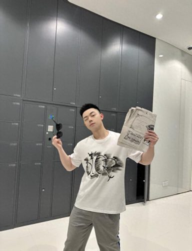 十大热门手绘T恤排行榜(手绘t恤100种图片)插图13