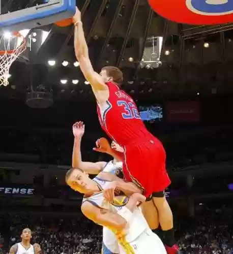 格里芬十大死亡扣篮(NBA格里芬最经典扣篮)插图4