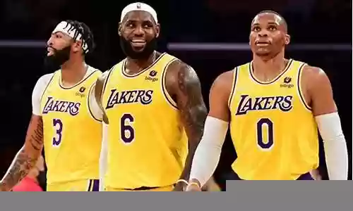 詹姆斯双塔阵容搭配谁