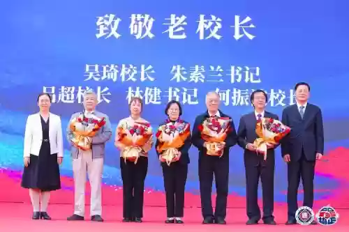 姥爷阵容校长_1