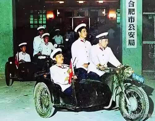 和平精英警察的阵容搭配，和平精英警服套装插图1